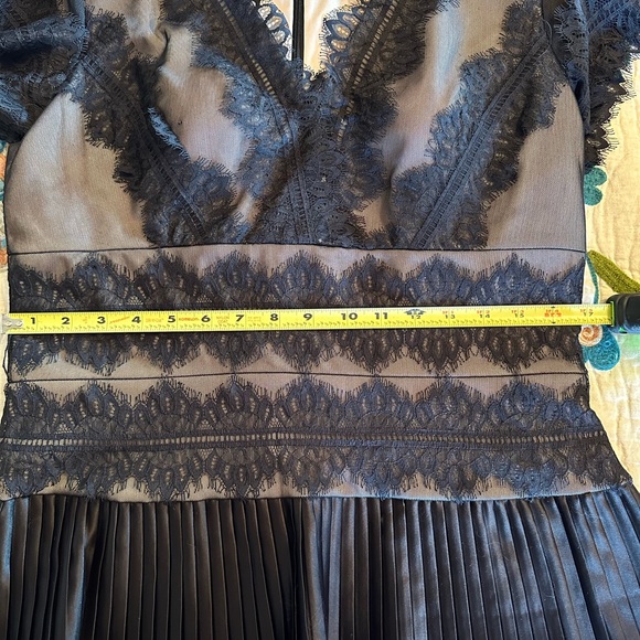 Black Lace Top Perfect for Formal Events - Picture 6 of 8